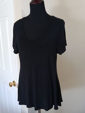 Cupio Black Scoop Neck Short Sleeve Top